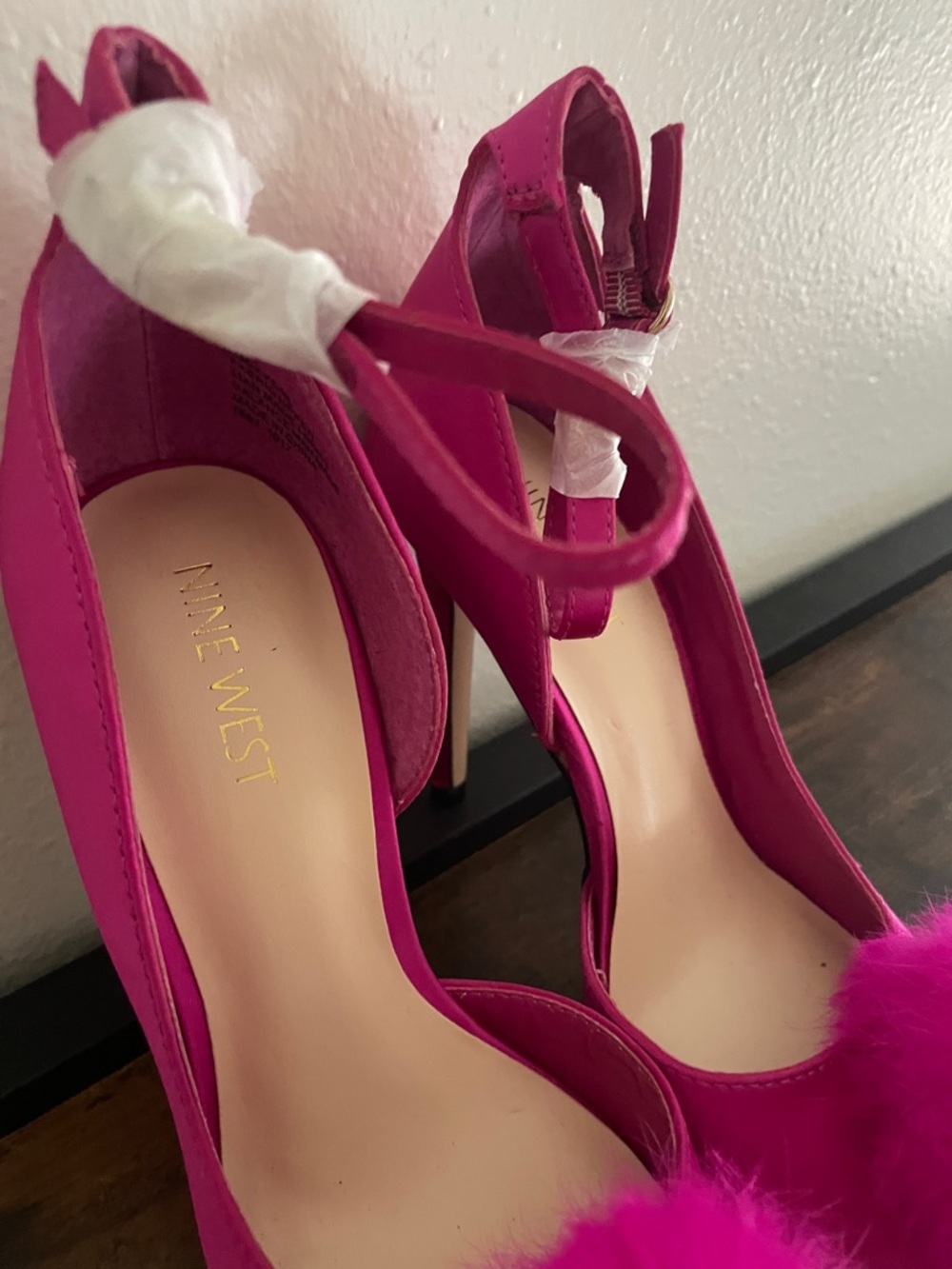 👠 Nine West Hot Pink Pointed Toe Pom-Pom Ankle Strap Heels 👠 - Picture 2 of 6